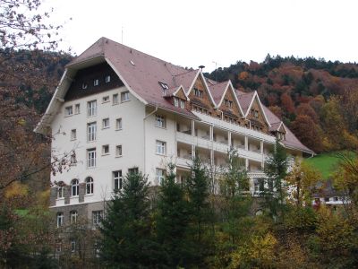 So kennen wir sie alle: Die Schwarzwaldklinik