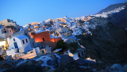 Langzeitbelichtetes, malerisches Dorf Oia