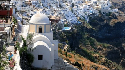 Verwinkeltes Bergdorf ohne architektonische Einschränkungen