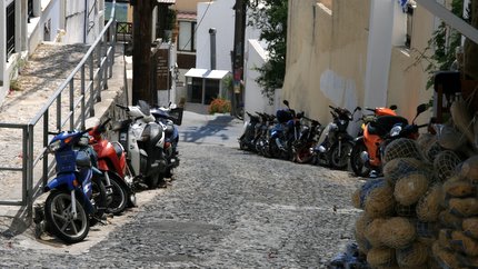 Mofa is IN - und parken kann man es quasi überall