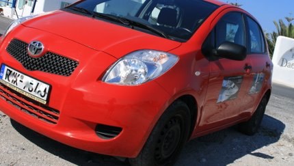 Nur für den Prollfaktor Mietwagen - ein Yaris mit 2110km auf dem Tacho