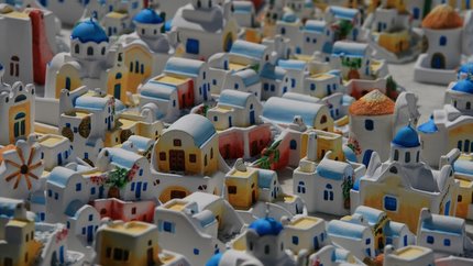 In so ein Dorf ist es um die Mittagszeit kochend heiß - woher ich das wohl weiß