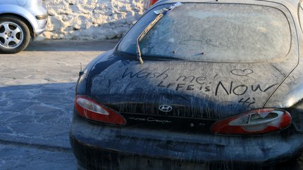 Überall solche verdreckten Kisten und dazu noch ohne Nummerschild