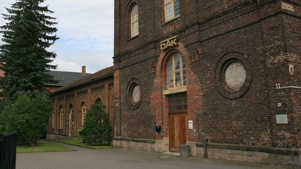 Judoschule und DAK in dieser alten Industriekirche