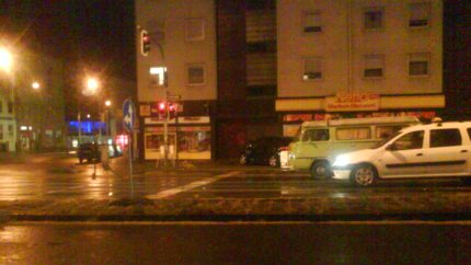 Wehmütiger Blick Richtung wegfahrenden Bully