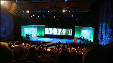 Kongresshalle Augsburg in der in den nächsten 2 Stunden der Umweltpreis 2009 vor laufenden Kameras vergeben wurde
