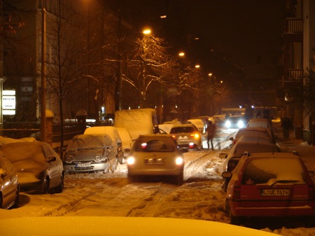 Die beiden anderen Autos probieren es rückwärts....