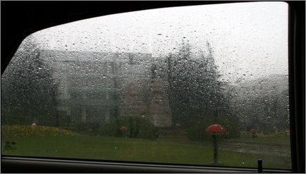 Marx und Engels schmücken den Eingang..